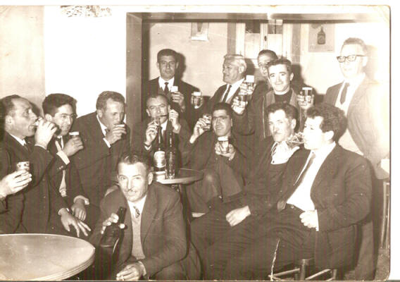 Fotografie di gruppi/Bar Venditti Ugo (Giannino) 1976.jpg